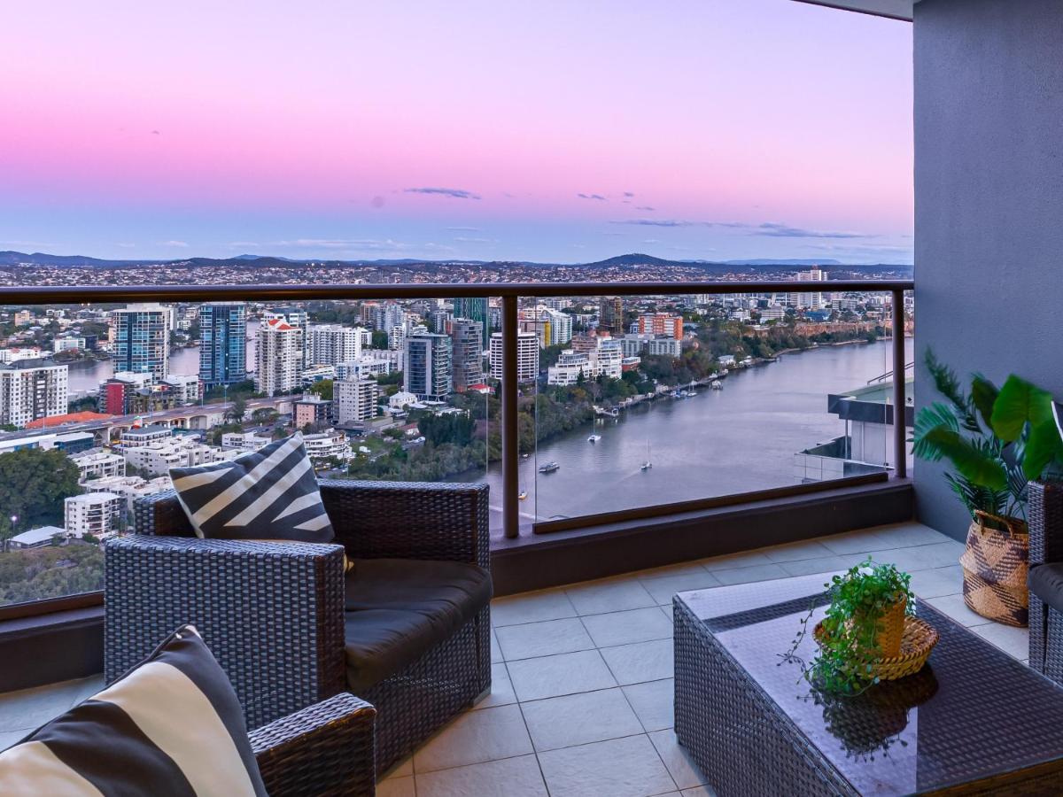 African Escape On Level 38 - Balcony With Views Бризбейн Екстериор снимка